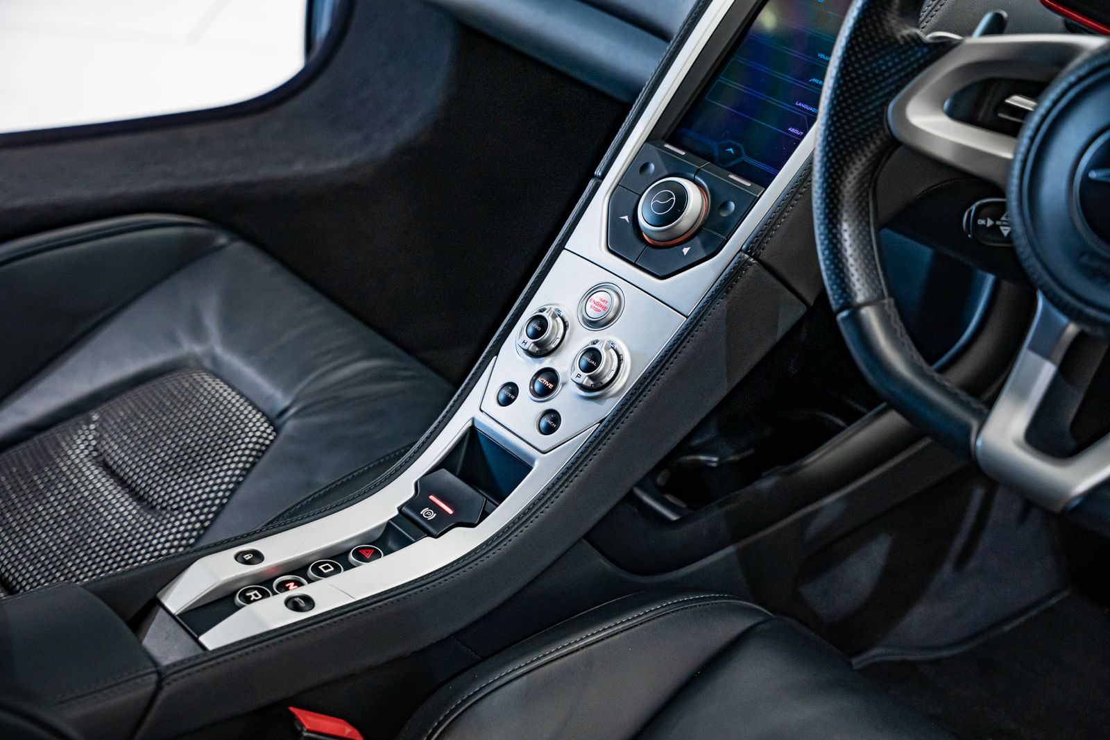 2013 McLaren MP4-12C Coupe, photo 14 of 39