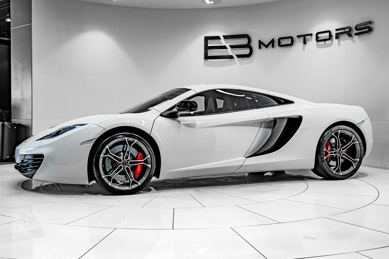 2013 McLaren MP4-12C Coupe, photo 2 of 39