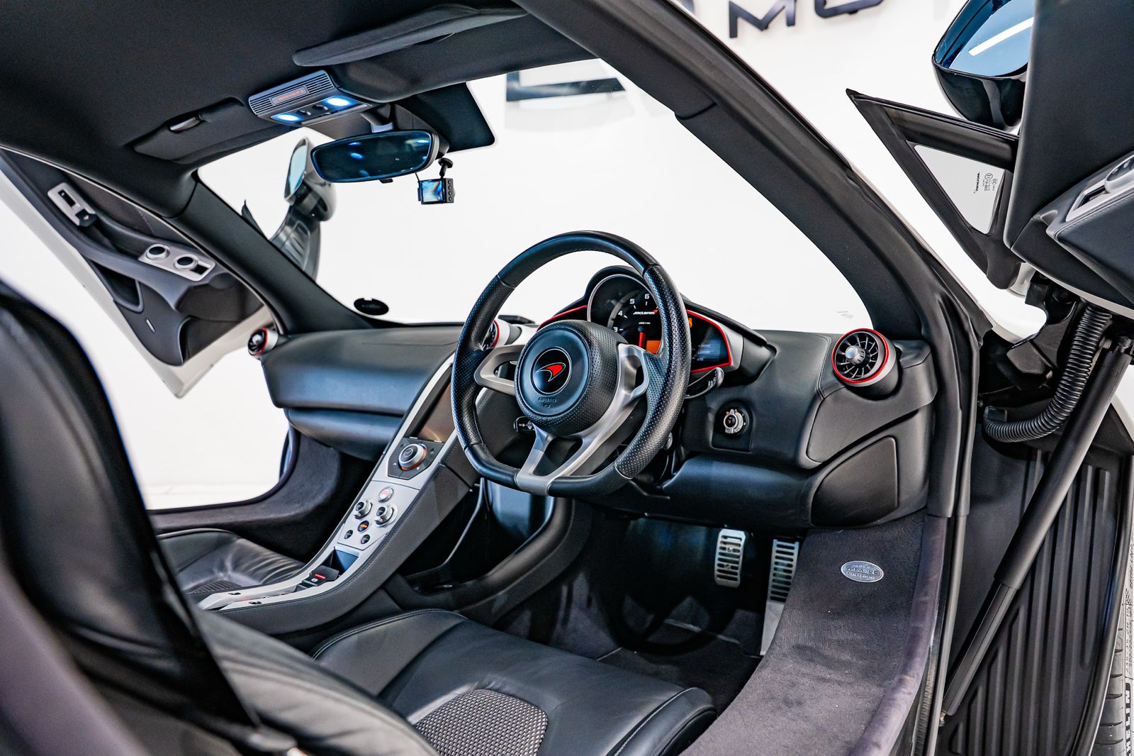 2013 McLaren MP4-12C Coupe, photo 4 of 39