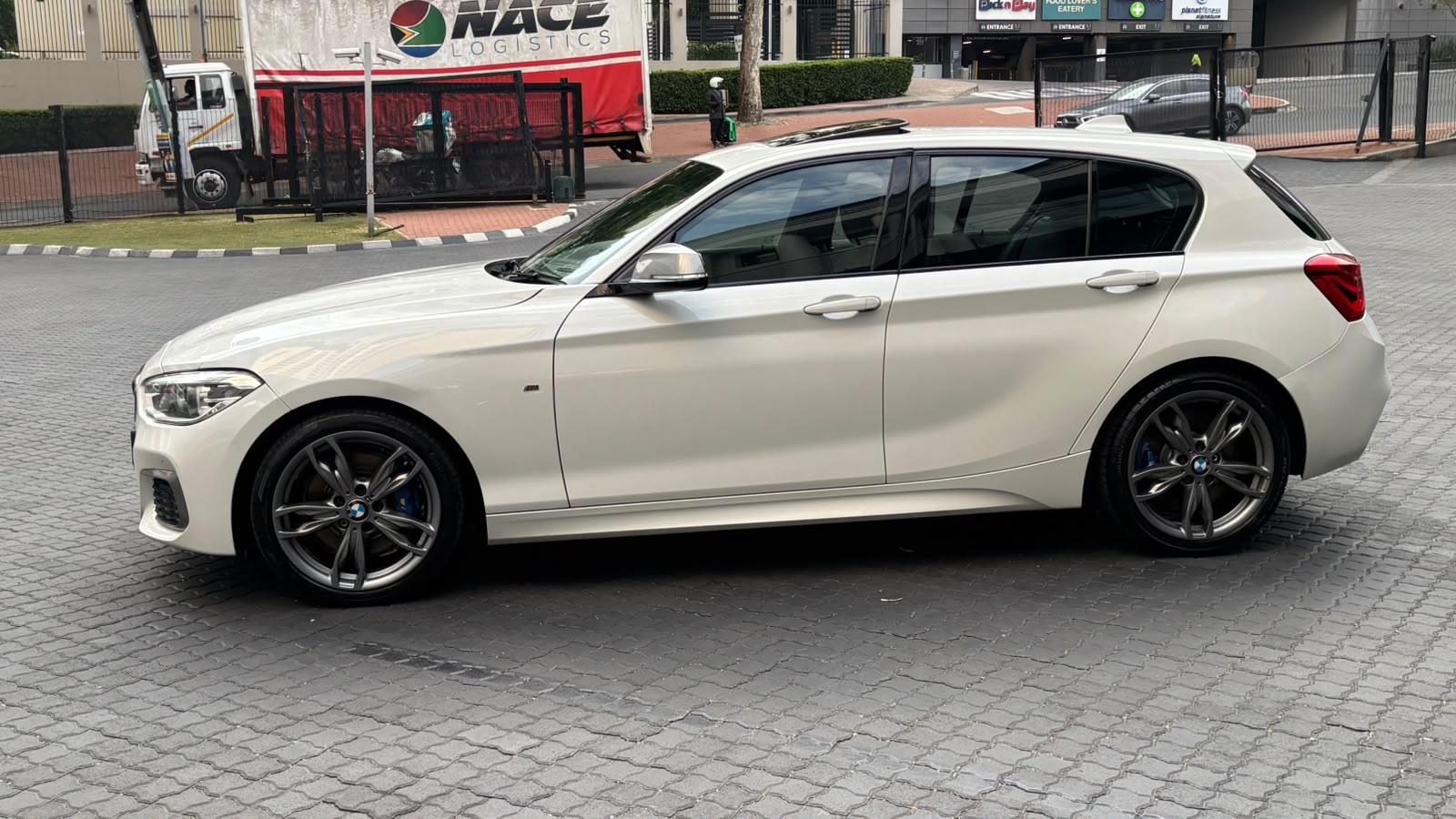 2017 BMW 1 Series M140i 5-Door Sports-Auto, photo 11 of 13