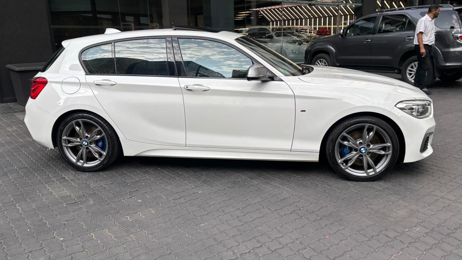 2017 BMW 1 Series M140i 5-Door Sports-Auto, photo 4 of 13