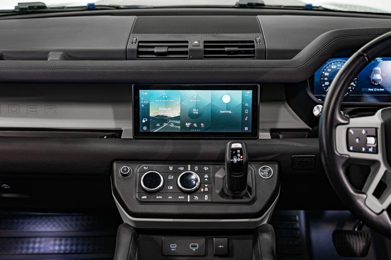 2021 Land Rover Defender 110 D240 X-Dynamic SE, photo 12 of 17