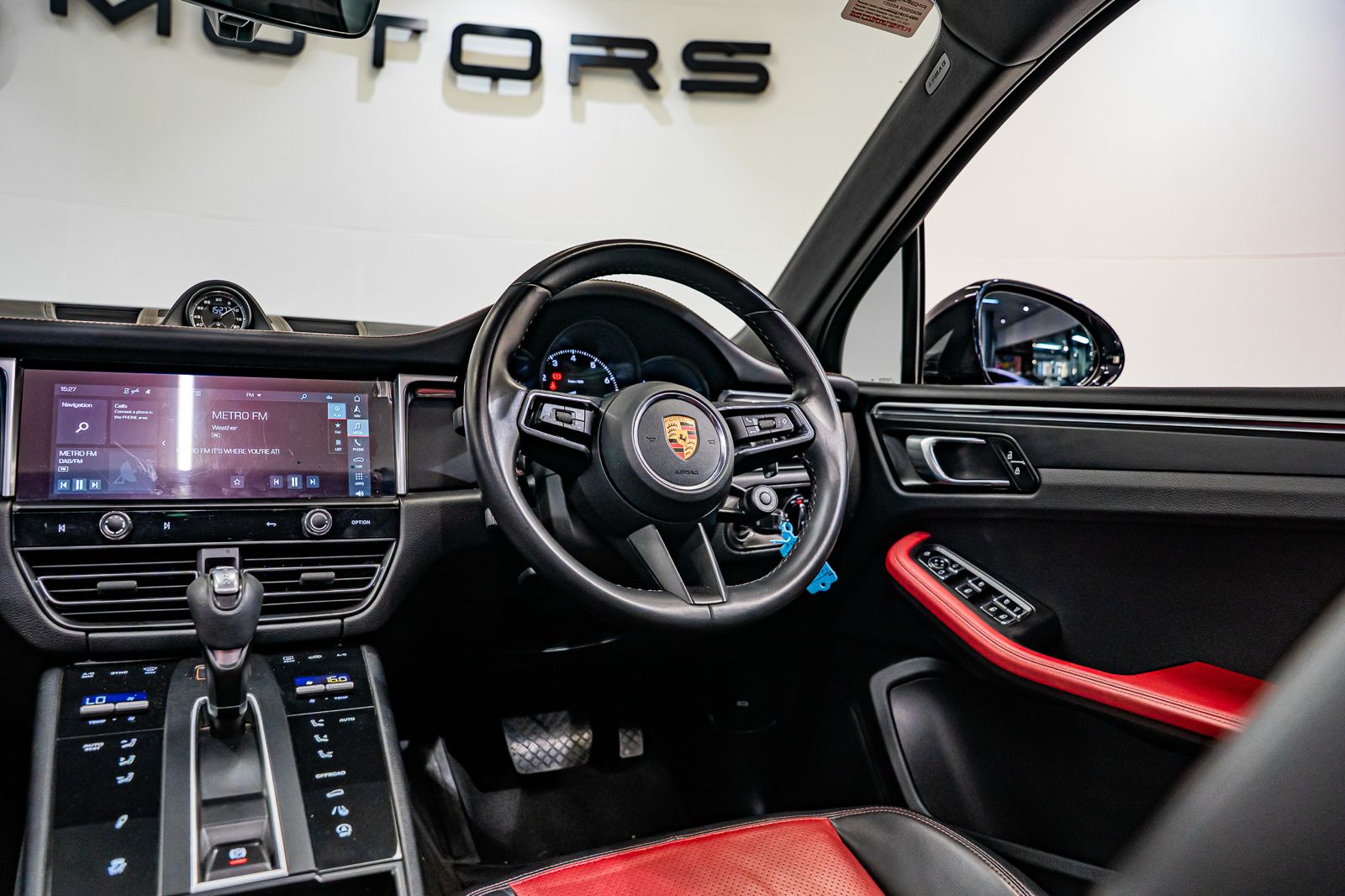 2022 Porsche Macan Macan, photo 10 of 22