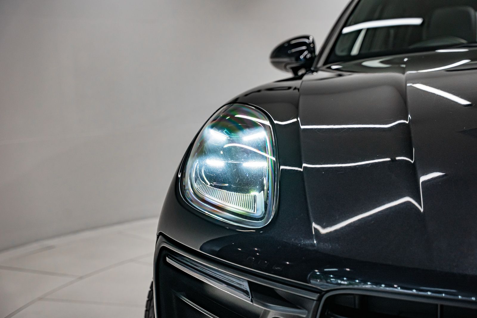 2022 Porsche Macan Macan, photo 15 of 22