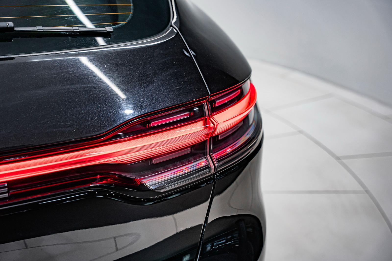 2022 Porsche Macan Macan, photo 17 of 22