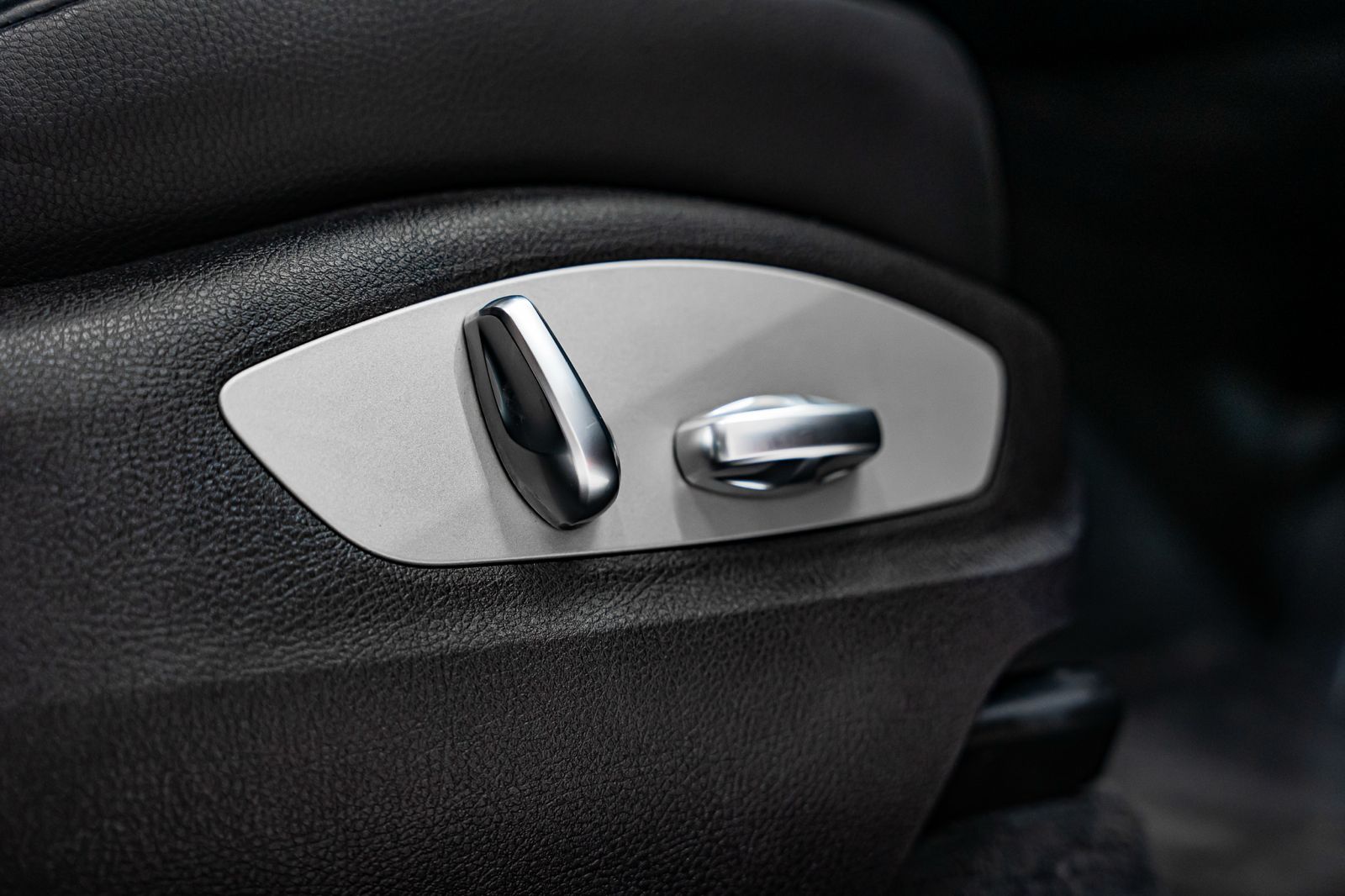 2022 Porsche Macan Macan, photo 8 of 22