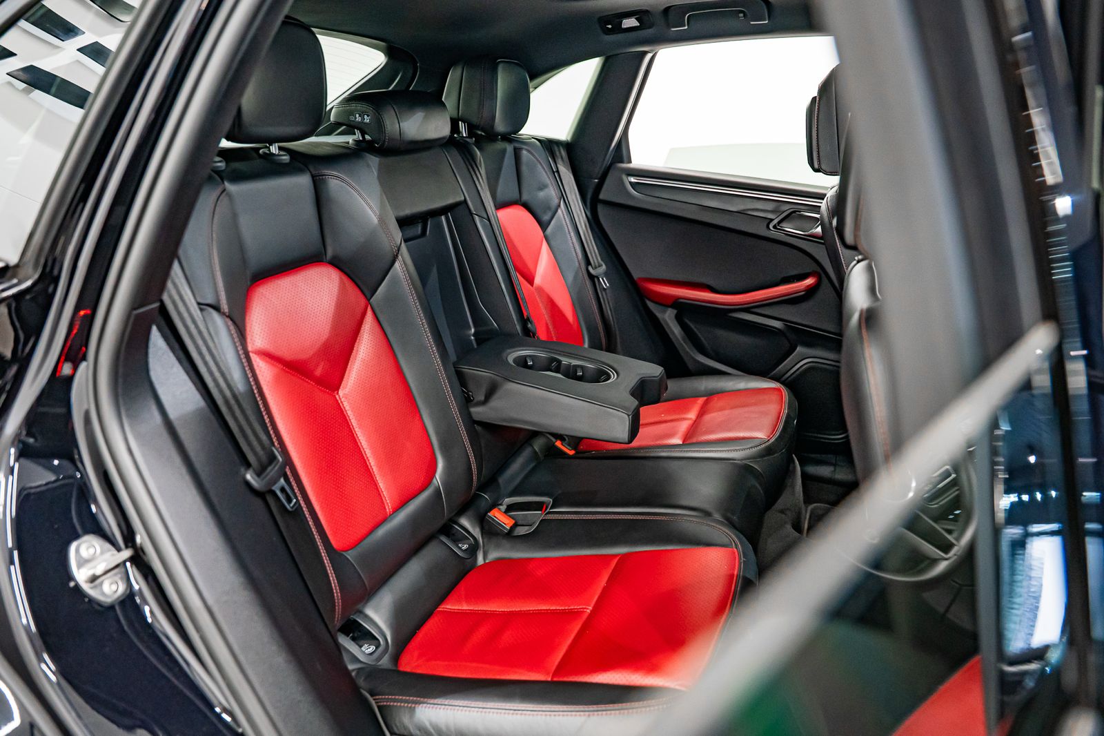 2022 Porsche Macan Macan, photo 9 of 22