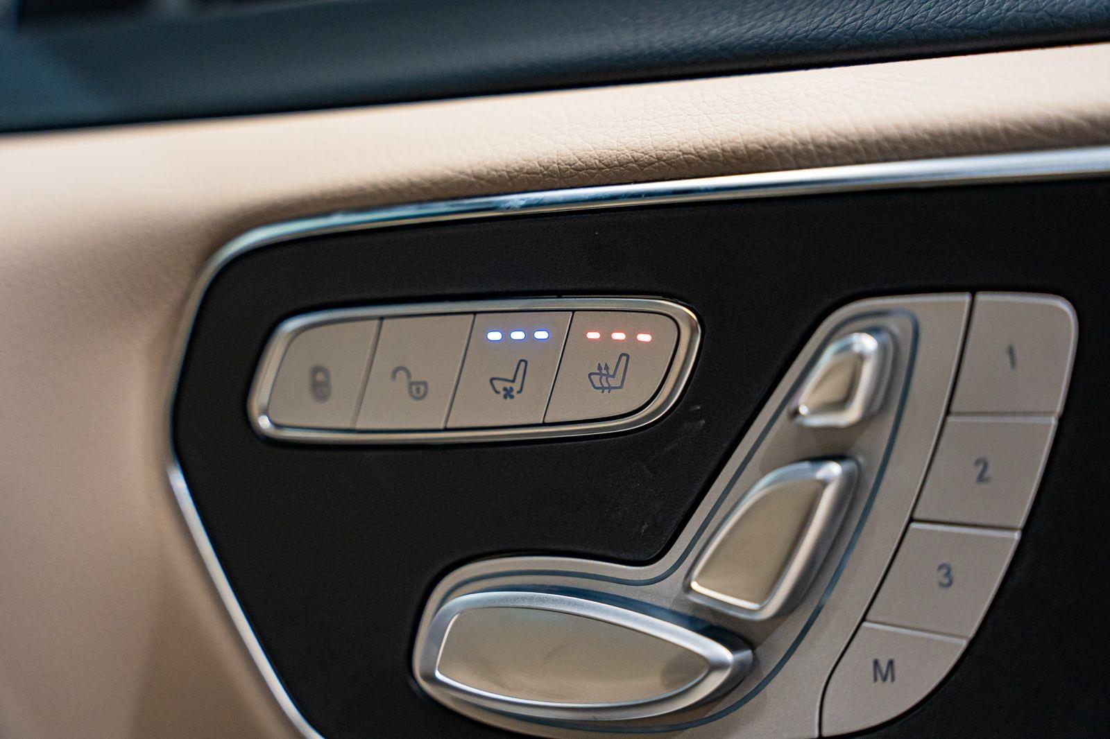 2026 Mercedes-Benz V-Class V300d Exclusive, photo 17 of 33