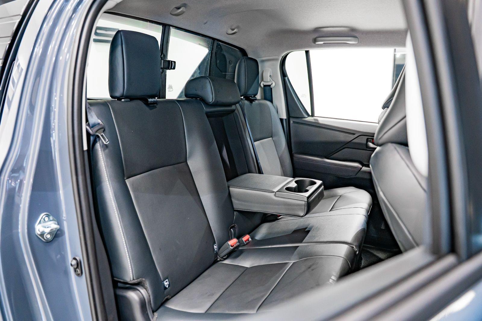 2026 Toyota Hilux 2.8GD-6 Double Cab Legend 4x4, photo 16 of 22