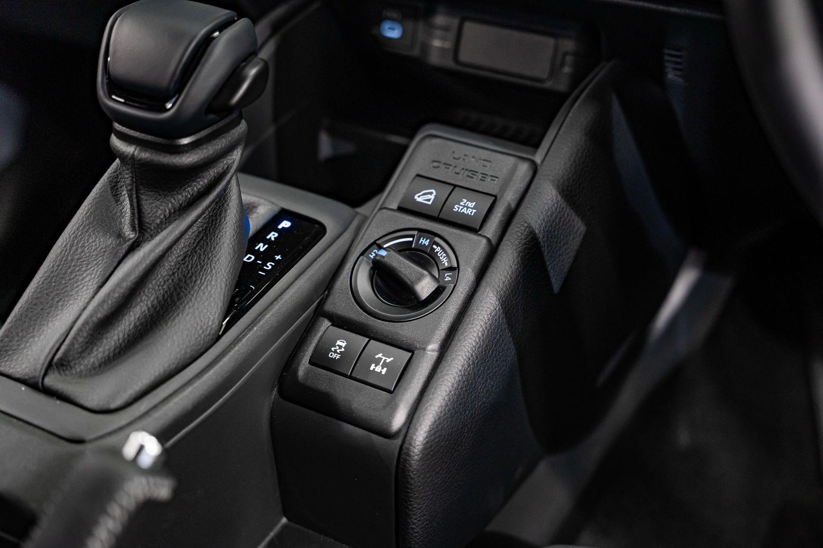 2026 Toyota Land Cruiser FJ 2.7 4x4 GX, photo 10 of 21